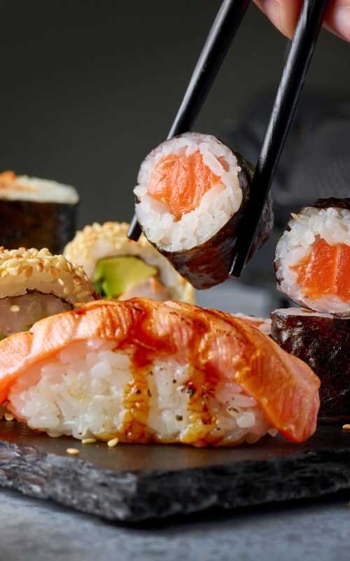 plate-sushi-grey-restaurant-table-closeup